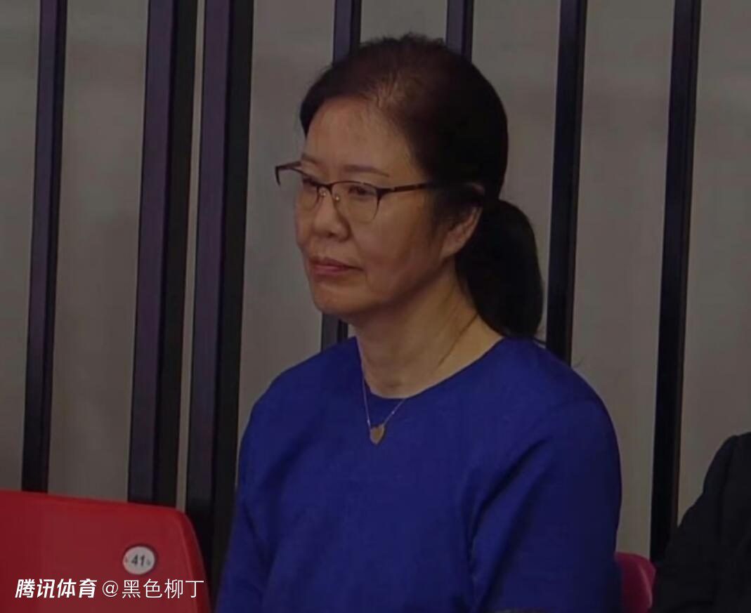 小妖精抬起臀嗯啊h车内